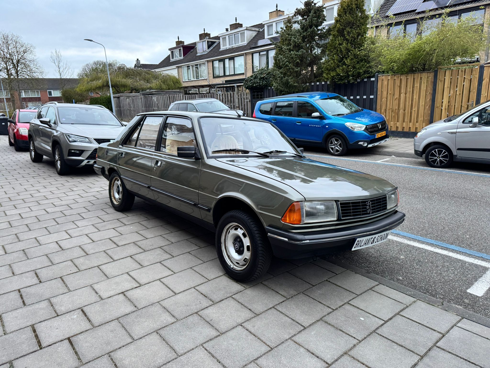 Peugeot 305